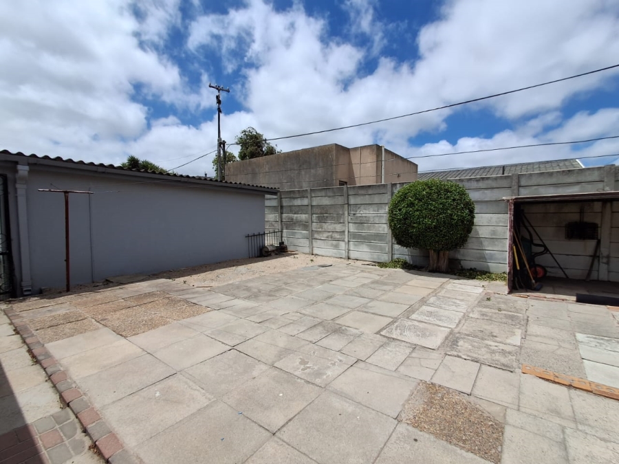 To Let 3 Bedroom Property for Rent in Churchill Estate Western Cape